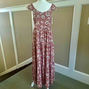 Monteau Los Angeles floral, maxi dress.